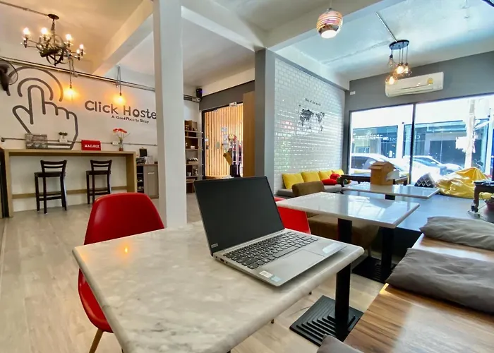 Hostal Click