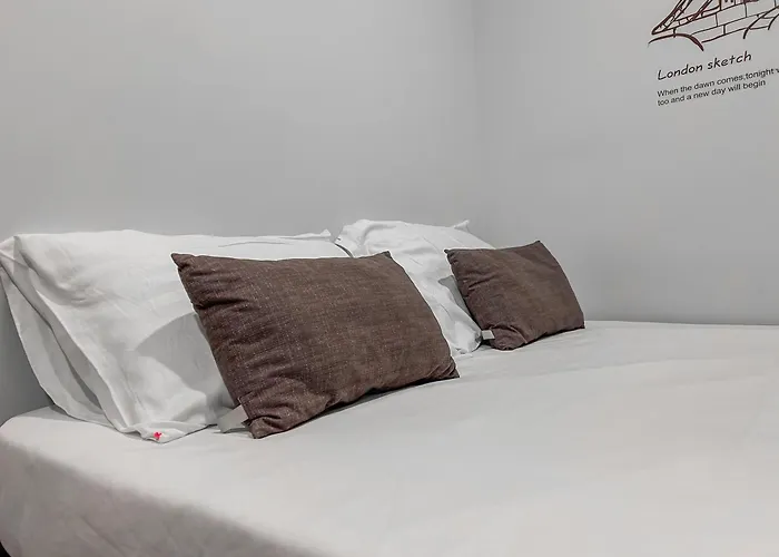 Hostal Click *