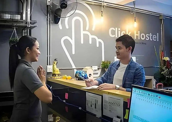Hostal Click *