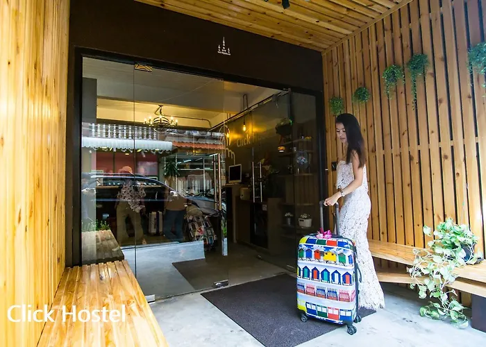 Hostal Click *